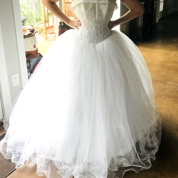Princess style Wedding Dress - Picture 1 of 5
